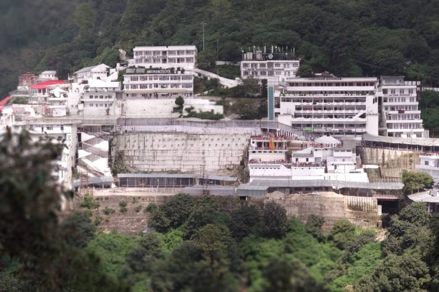 Vaishno devi Darshan with Patnitop Excursion By Helicopter